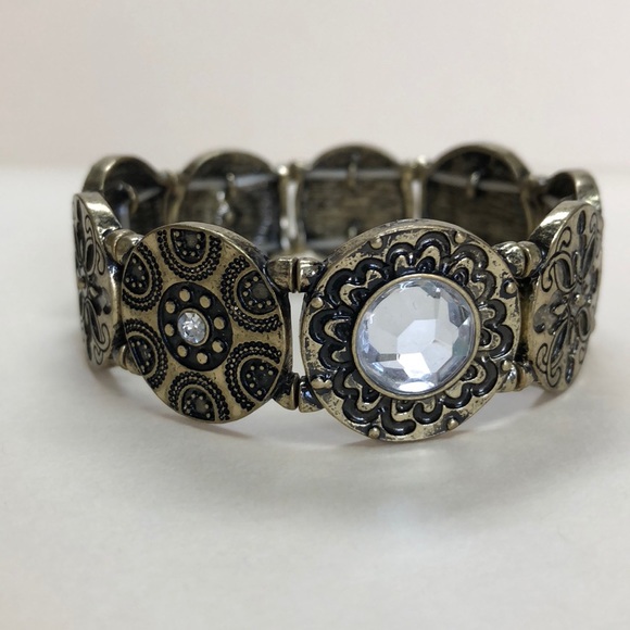Jewelry - Antique gold and rhinestone stretch bracelet